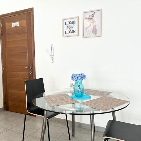 Sun Julz Apartments On The Beach Пафос Екстериор снимка