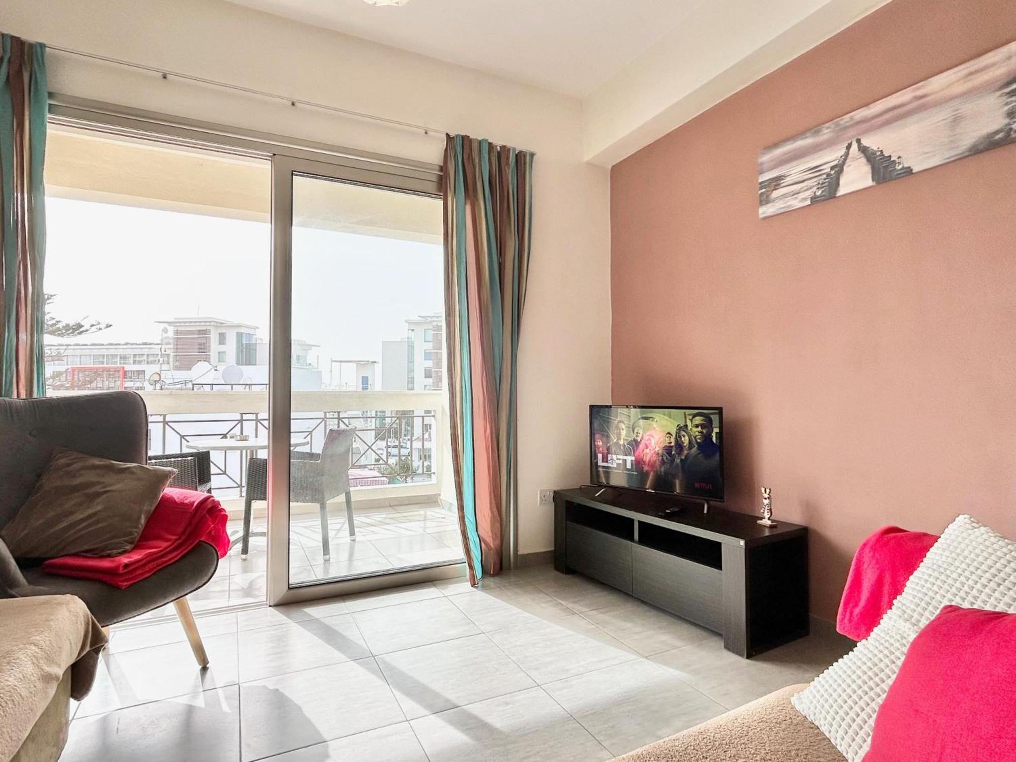 Sun Julz Apartments On The Beach Пафос Екстериор снимка