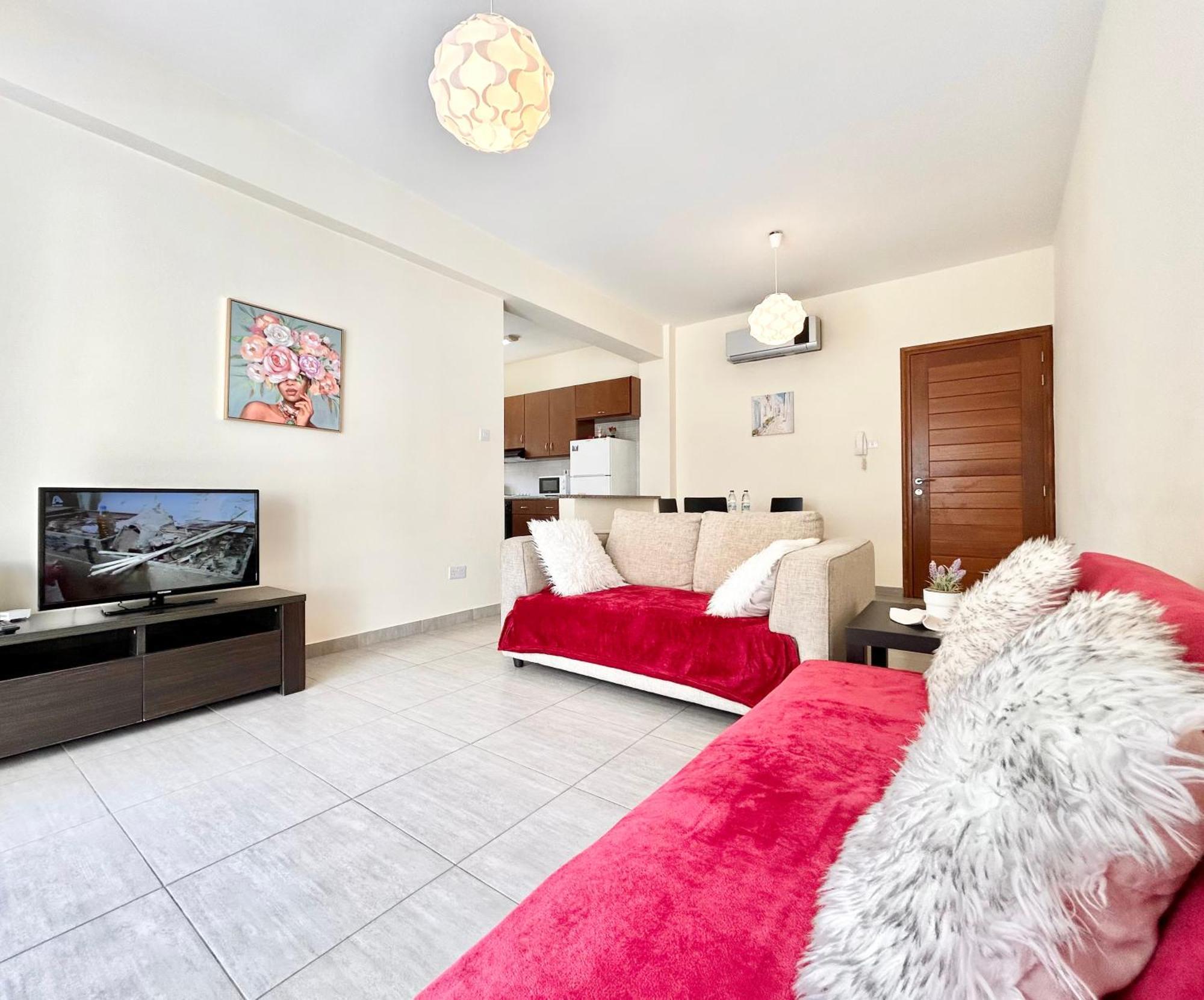 Sun Julz Apartments On The Beach Пафос Екстериор снимка