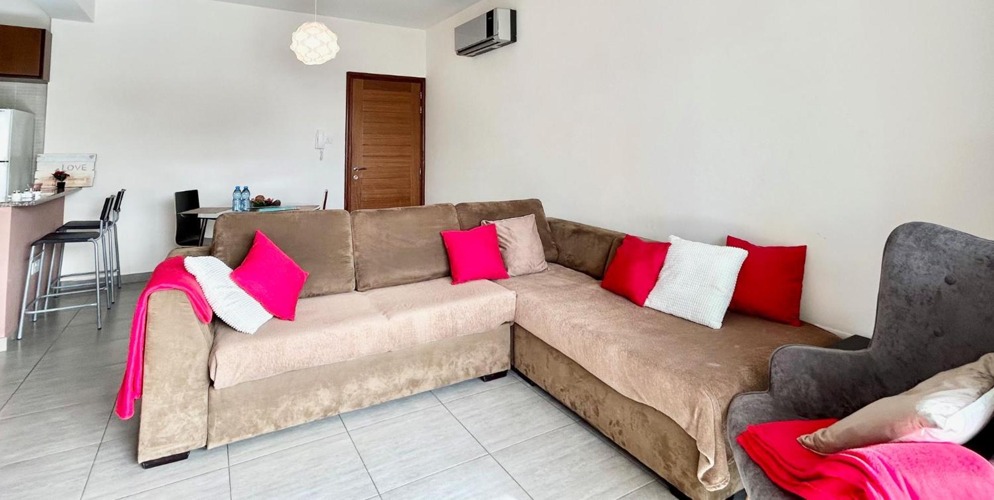 Sun Julz Apartments On The Beach Пафос Екстериор снимка