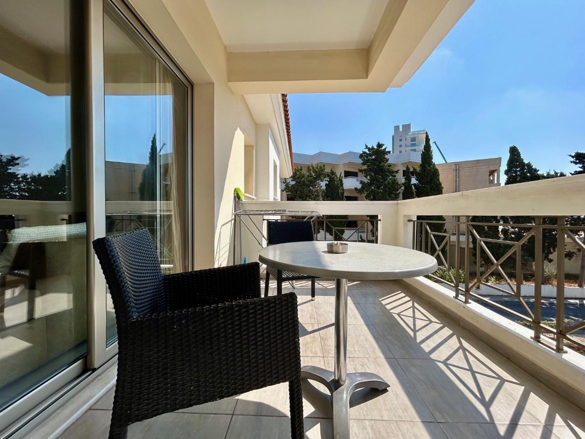 Sun Julz Apartments On The Beach Пафос Екстериор снимка