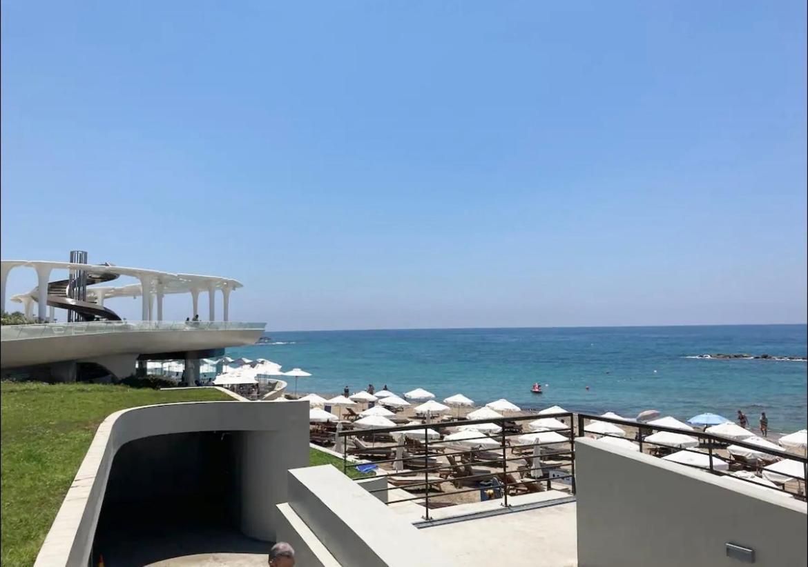 Sun Julz Apartments On The Beach Пафос Екстериор снимка