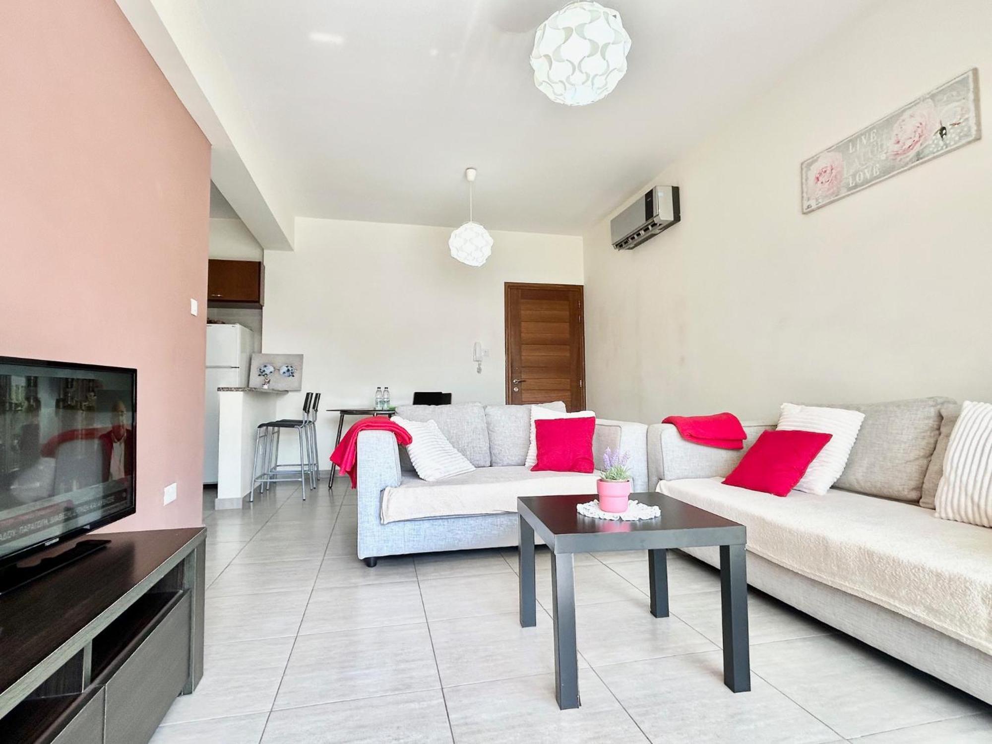 Sun Julz Apartments On The Beach Пафос Екстериор снимка