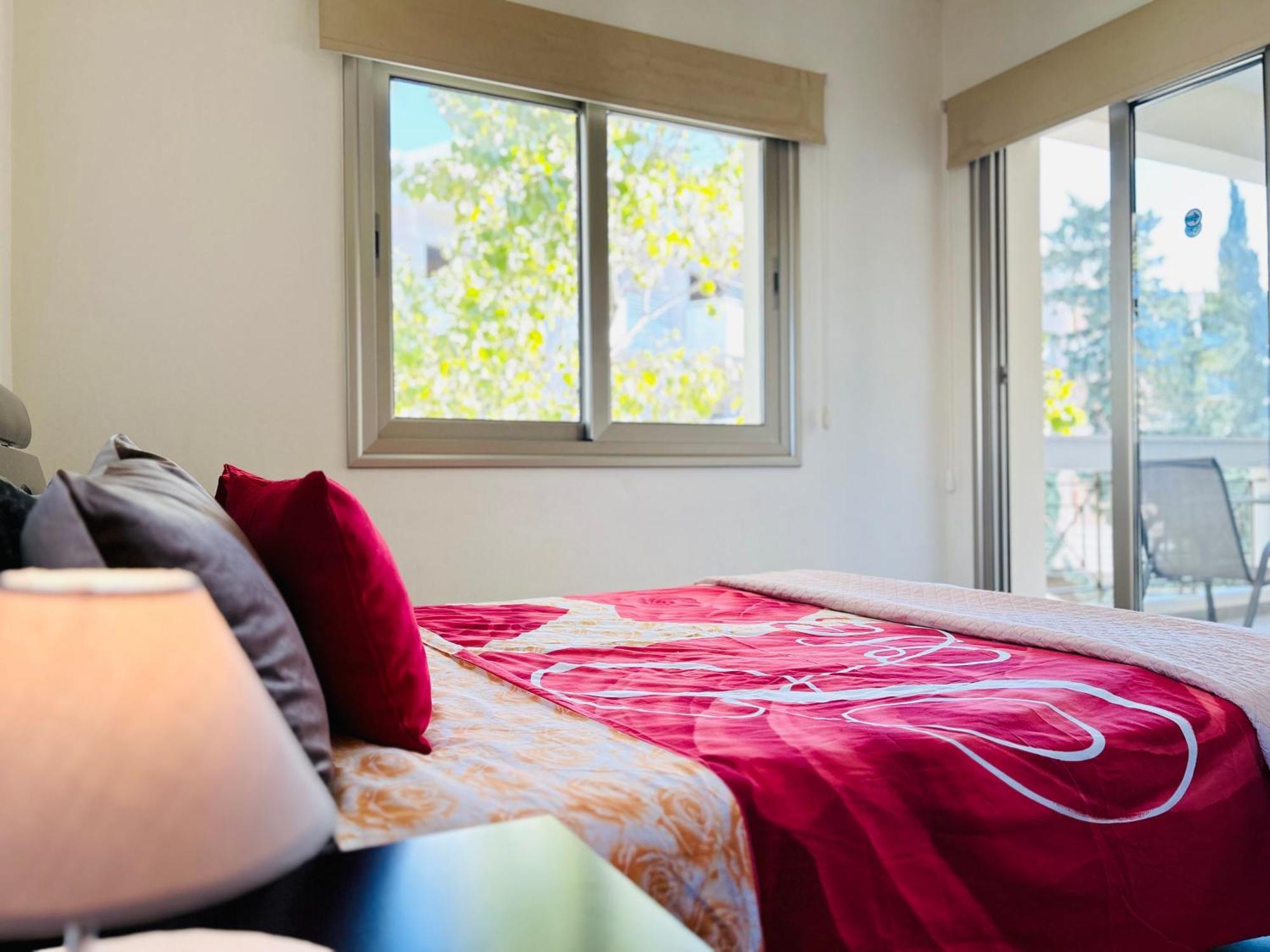 Sun Julz Apartments On The Beach Пафос Екстериор снимка