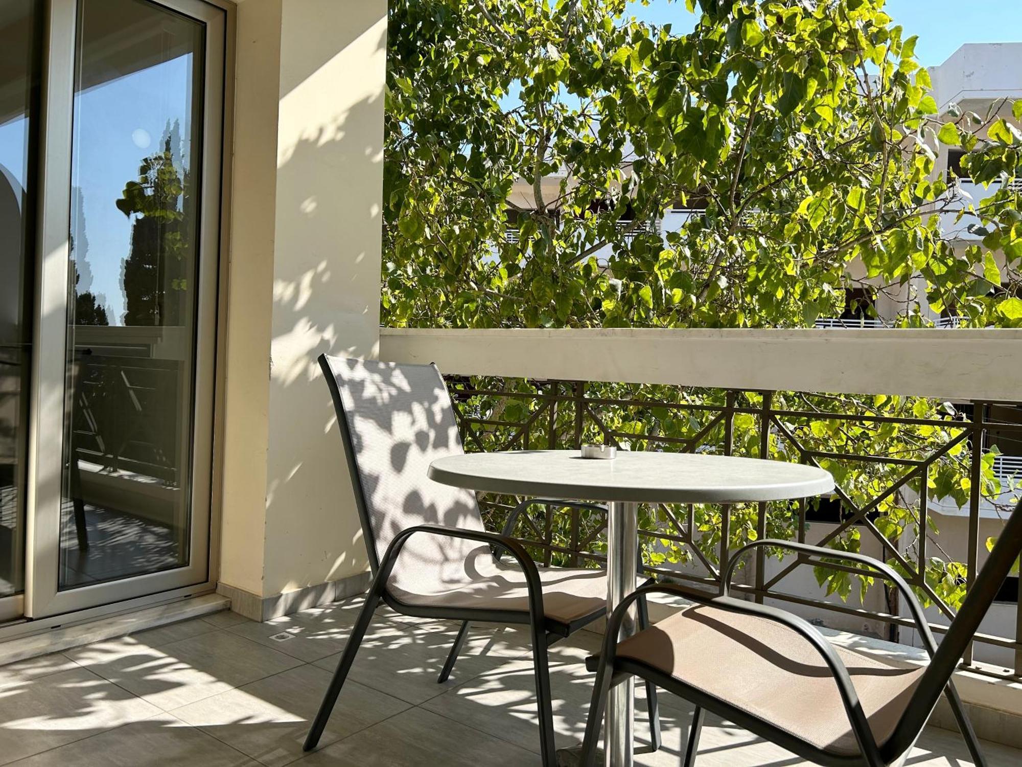 Sun Julz Apartments On The Beach Пафос Екстериор снимка