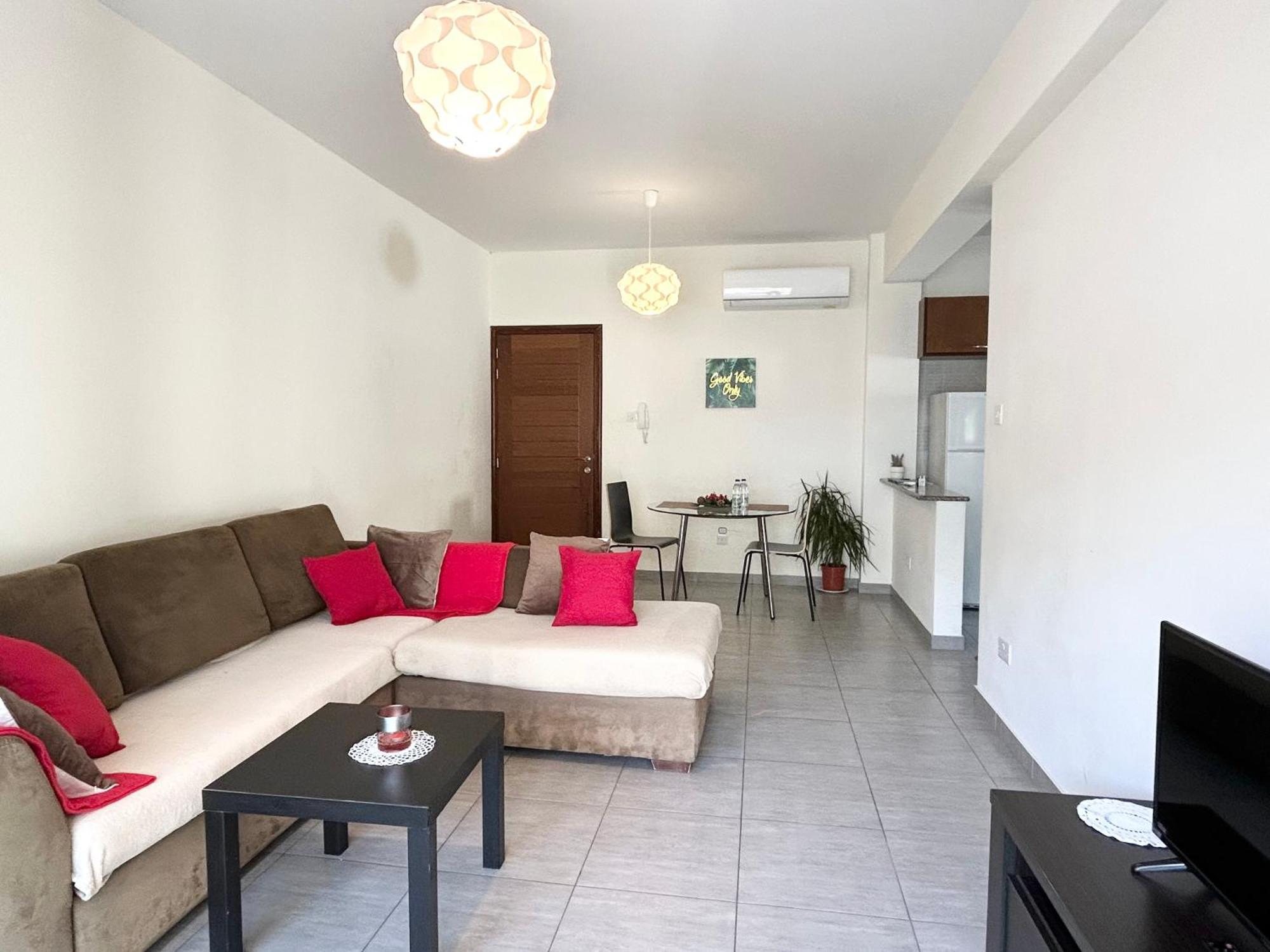 Sun Julz Apartments On The Beach Пафос Екстериор снимка