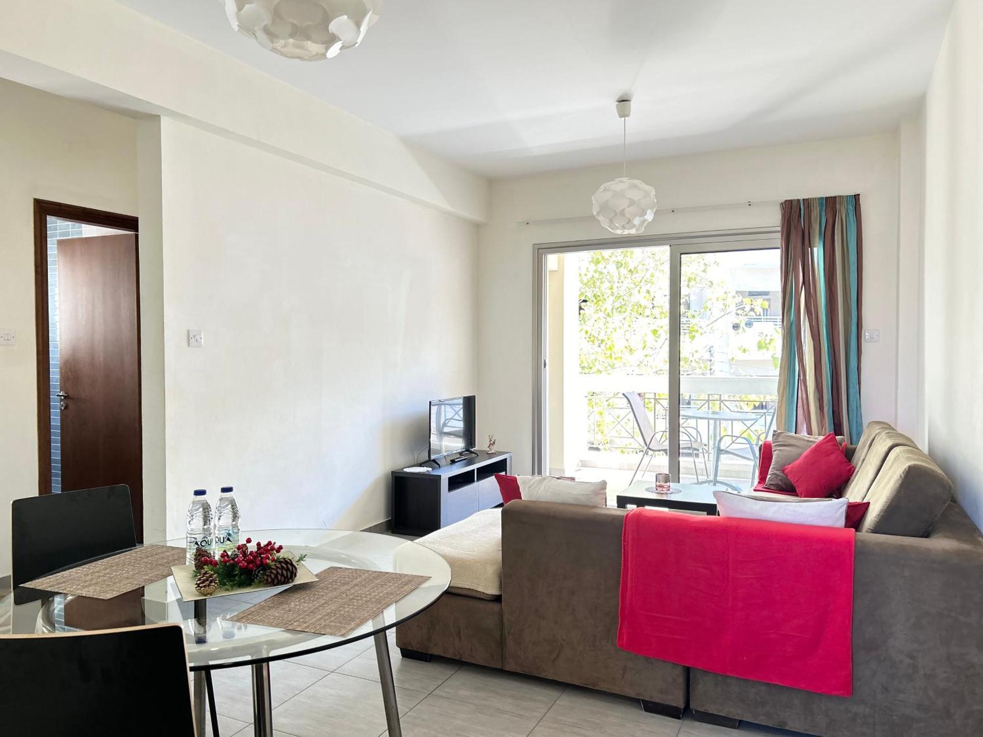 Sun Julz Apartments On The Beach Пафос Екстериор снимка