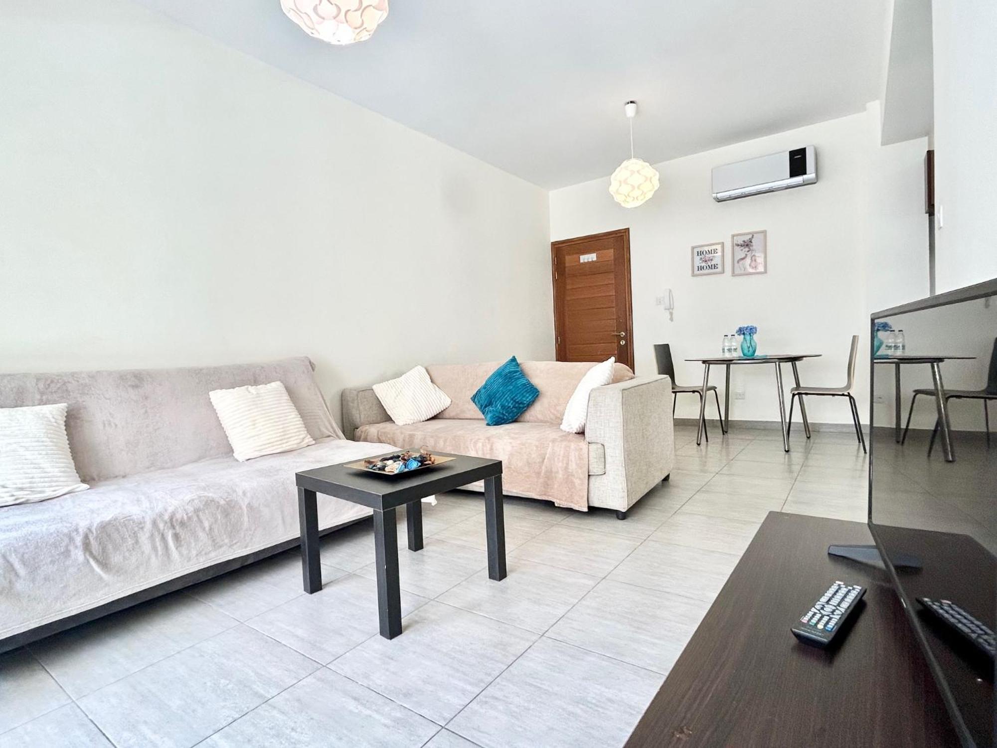 Sun Julz Apartments On The Beach Пафос Екстериор снимка