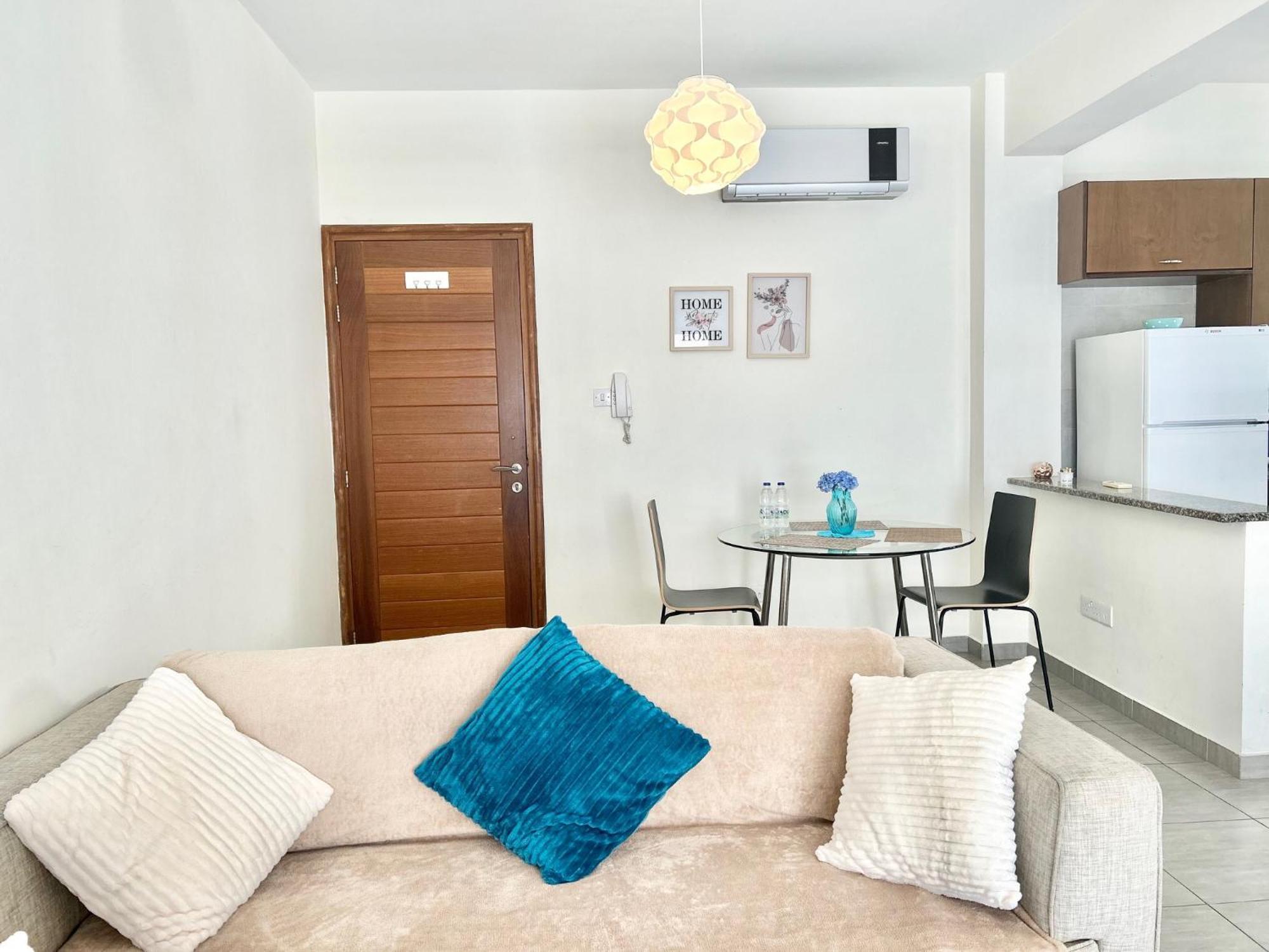 Sun Julz Apartments On The Beach Пафос Екстериор снимка