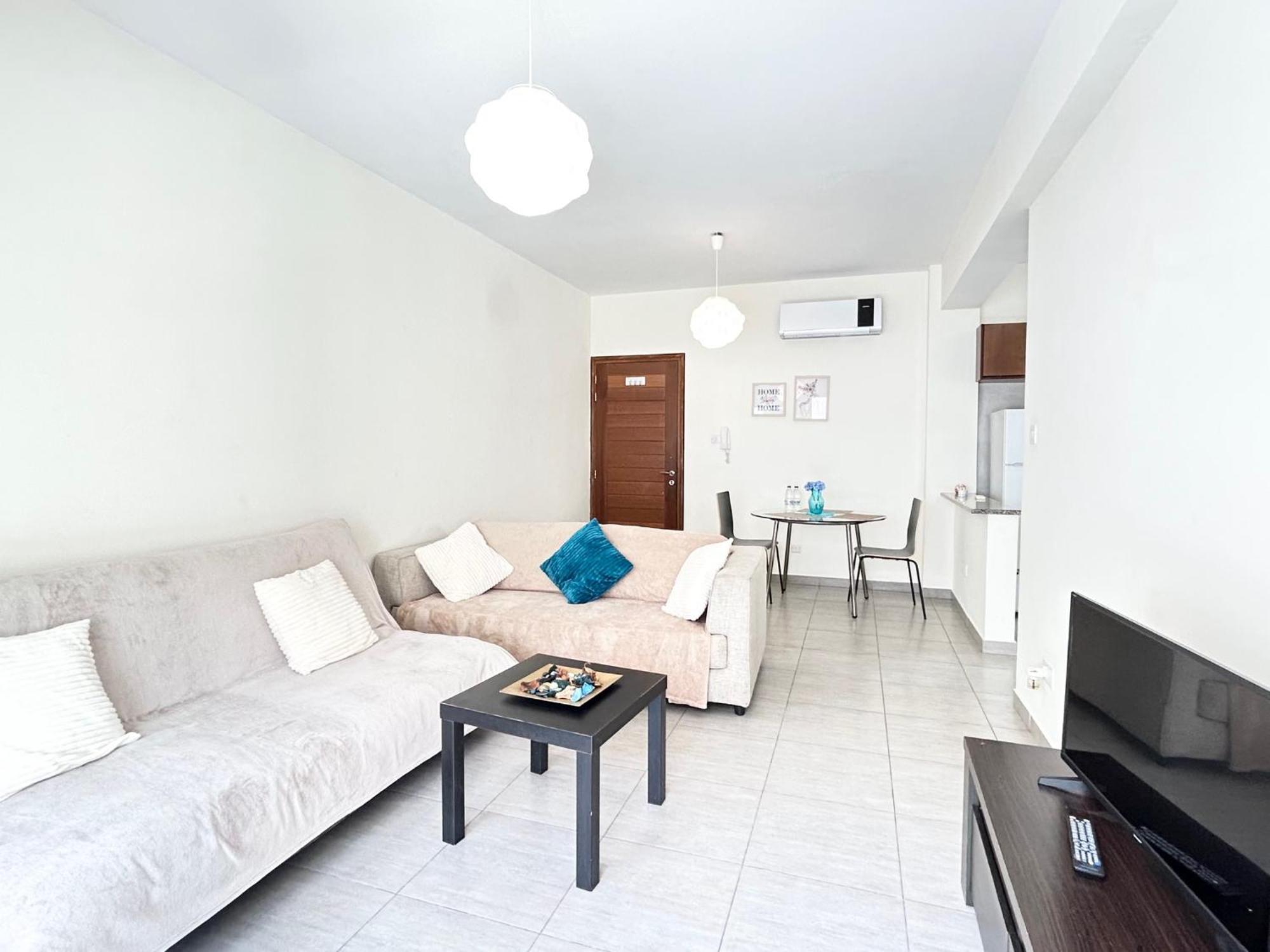Sun Julz Apartments On The Beach Пафос Екстериор снимка